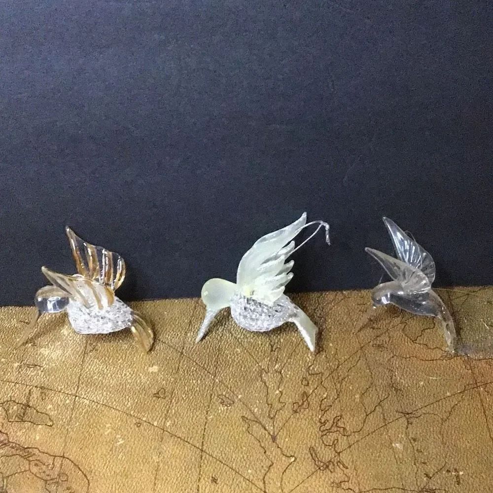 Set of three various devine glass hummingbird